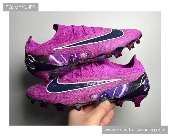 足球室内球鞋性能特点及其对足球运动员技术发挥的支持